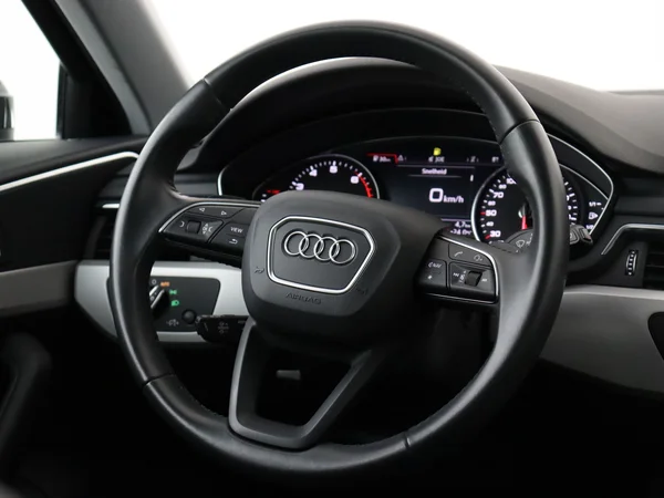 AUDI A4 (2019) — foto 14 van 29