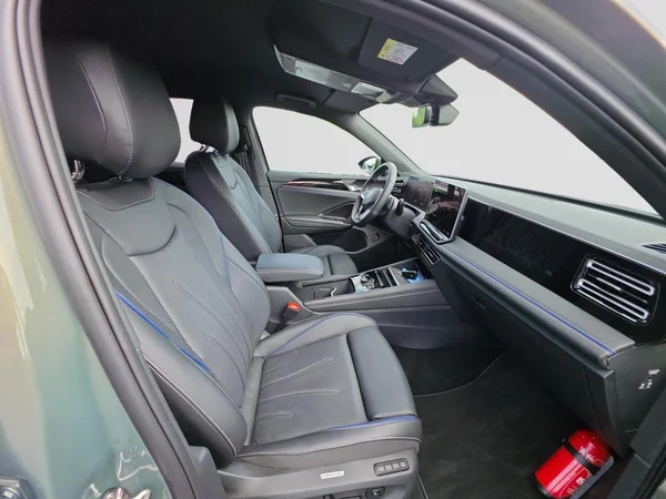 VOLKSWAGEN Tiguan eHybrid (PHEV) (2026) — foto 8 van 24