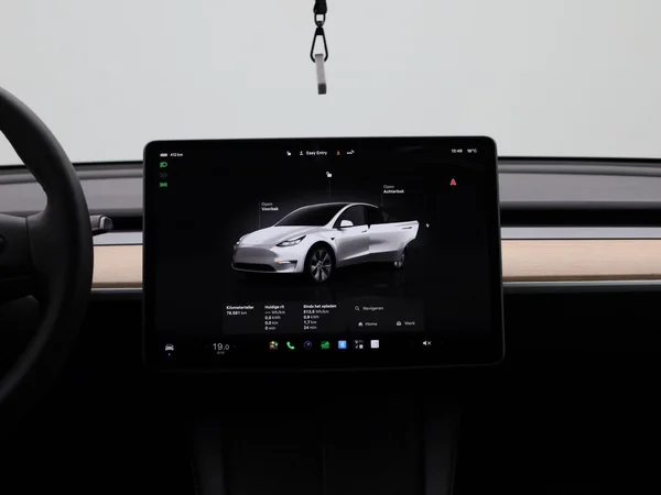 Tesla Model Y (2022) — foto 41 van 42
