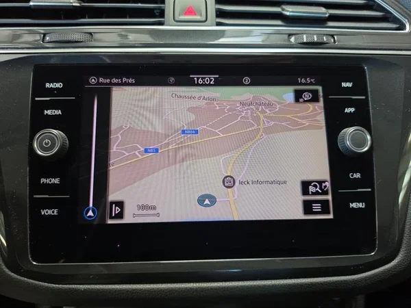 VOLKSWAGEN Tiguan Dsl (2021) — foto 14 van 36