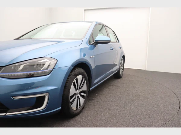 VOLKSWAGEN e-Golf (2016) — foto 6 van 24