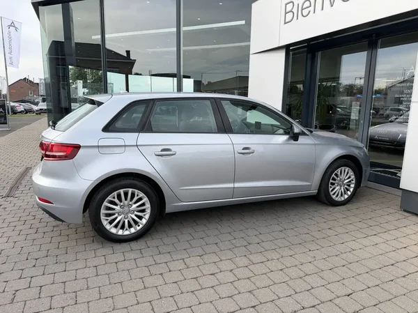 Audi A3 (2016) — foto 9 van 19