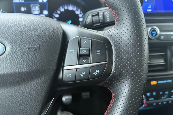 Ford Focus (2021) — foto 7 van 16