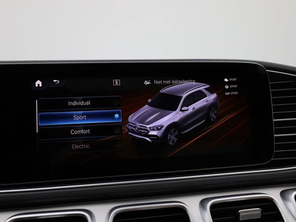 Mercedes-Benz GLE (2022) — foto 19 van 58