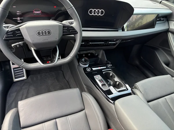 AUDI Q6 e-tron (2025) — foto 14 van 24