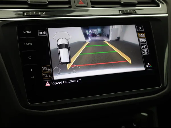 VOLKSWAGEN Tiguan (2023) — foto 14 van 23