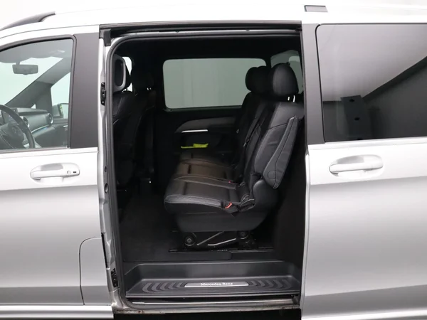 Mercedes-Benz V-Klasse (2022) — foto 17 van 34