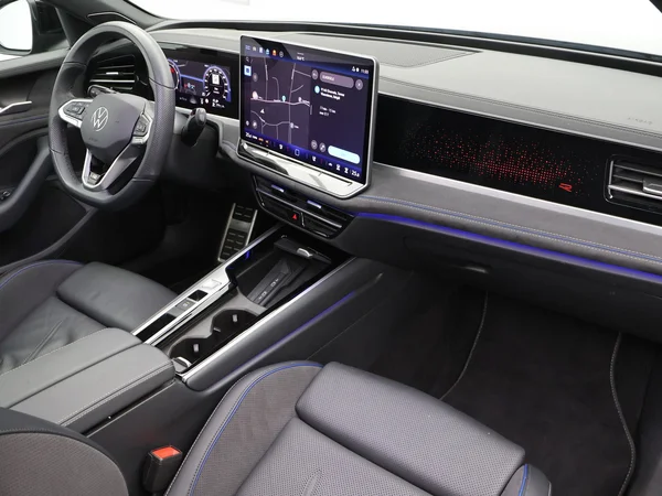 VOLKSWAGEN Passat SW (2024) — foto 23 van 32