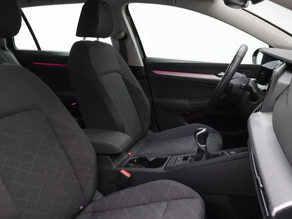 Volkswagen Golf (2022) — foto 8 van 23