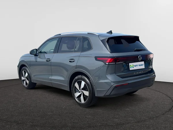 VOLKSWAGEN Tiguan (2024) — foto 8 van 14