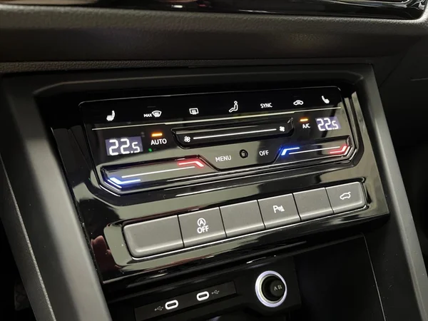 VOLKSWAGEN Touran (2025) — foto 8 van 22