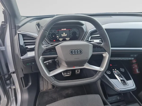 AUDI Q4 e-tron (2025) — foto 8 van 24