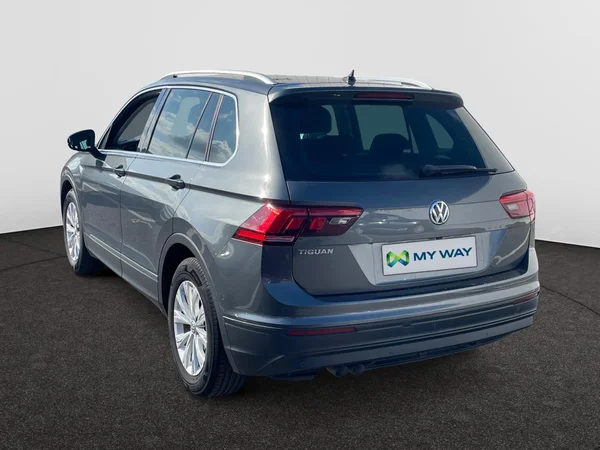 VOLKSWAGEN Tiguan (2019) — foto 12 van 21
