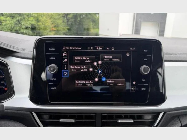 Volkswagen T-Roc (2023) — foto 13 van 23