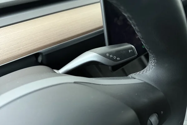 Tesla Model Y (2023) — foto 4 van 23