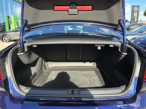 VOLKSWAGEN Passat (2018) — foto 18 van 22