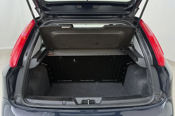 Fiat Punto (2017) — foto 17 van 21