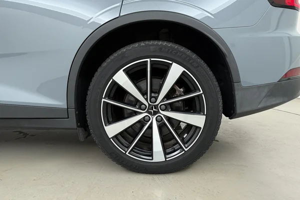 POLESTAR Polestar 2 (2023) — foto 16 van 19