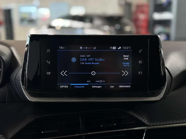 Peugeot 208 (2023) — foto 3 van 17