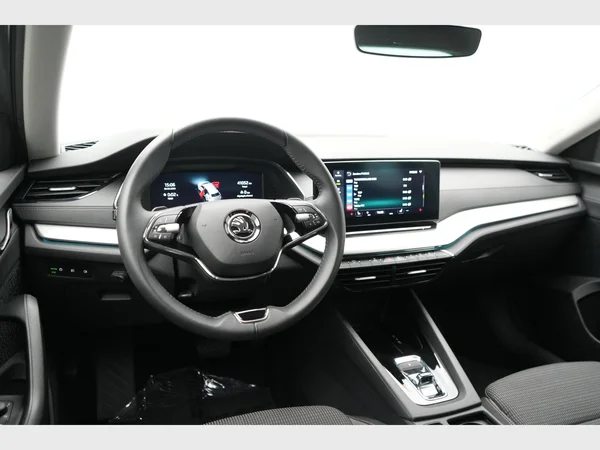 SKODA Octavia Combi (2023) — foto 6 van 30