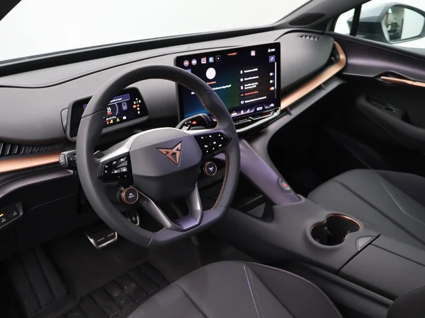 CUPRA Tavascan (2025) — foto 8 van 23