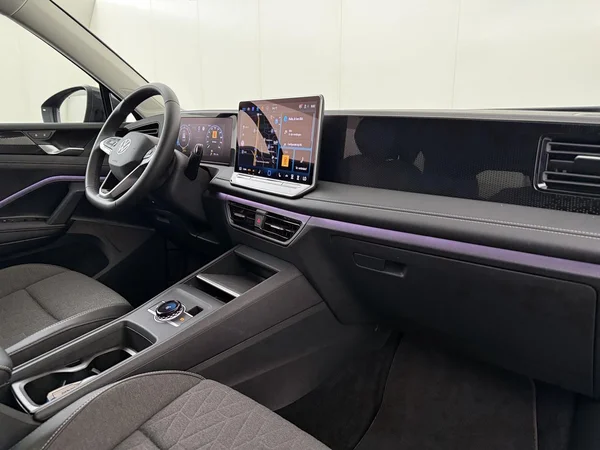 VOLKSWAGEN Tiguan (2025) — foto 10 van 18