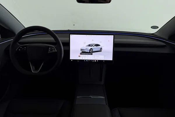 Tesla Model 3 (2025) — foto 9 van 30