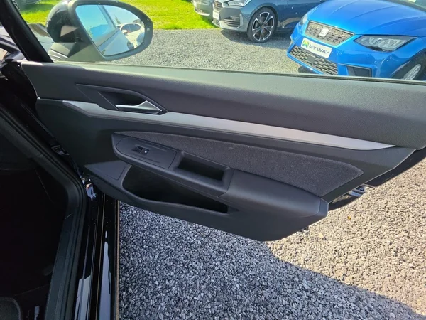 VOLKSWAGEN Golf VIII (2023) — foto 9 van 24