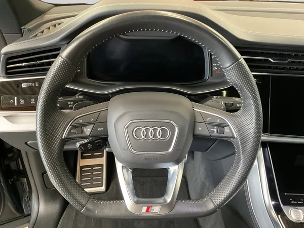 AUDI Q8 (2020) — foto 14 van 23