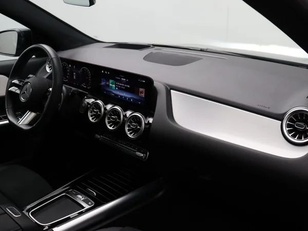 Mercedes-Benz GLA (2025) — foto 24 van 35