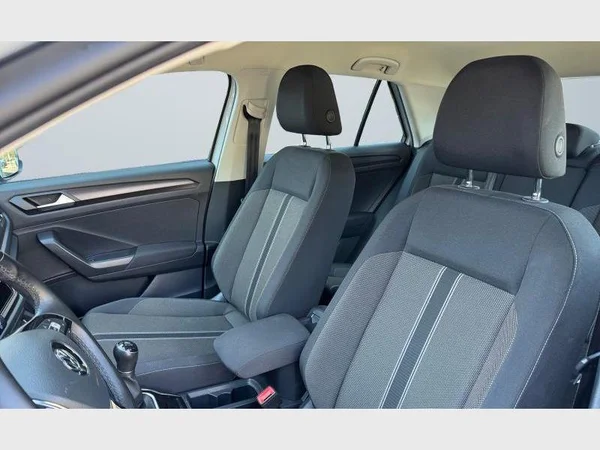 Volkswagen T-Roc (2019) — foto 2 van 28
