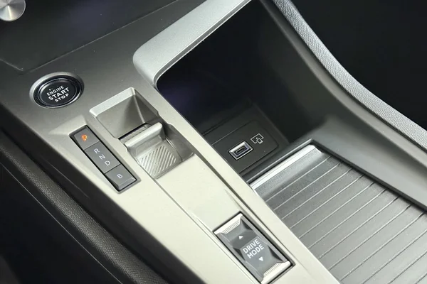 Peugeot 308 PHEV (2024) — foto 5 van 31