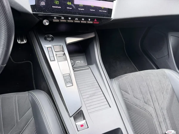 Peugeot 308 (2022) — foto 3 van 16