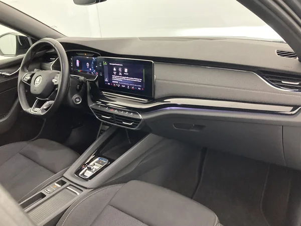 SKODA Enyaq (2022) — foto 7 van 37
