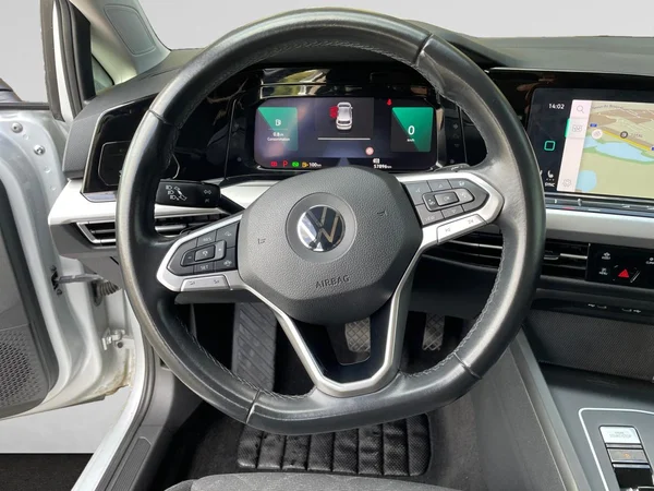 VOLKSWAGEN Golf VIII (2021) — foto 3 van 20