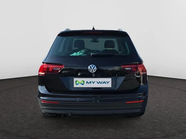 VOLKSWAGEN Tiguan (2019) — foto 19 van 24