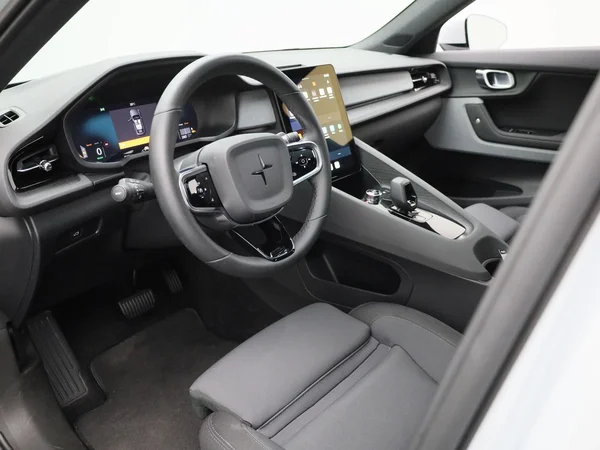 Polestar 2 (2022) — foto 9 van 40