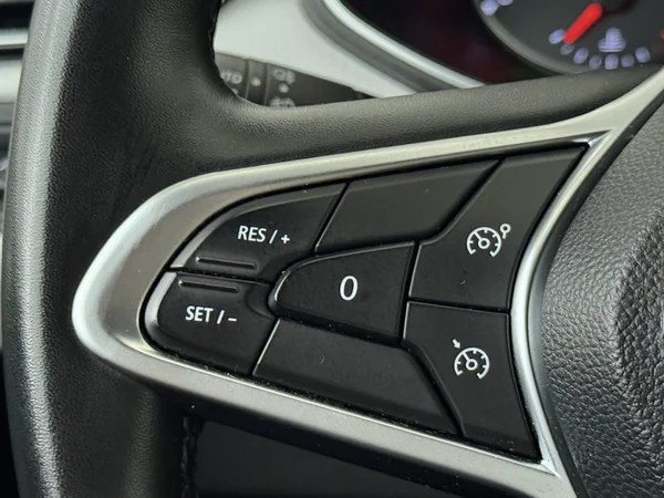 RENAULT Clio (2021) — foto 9 van 26
