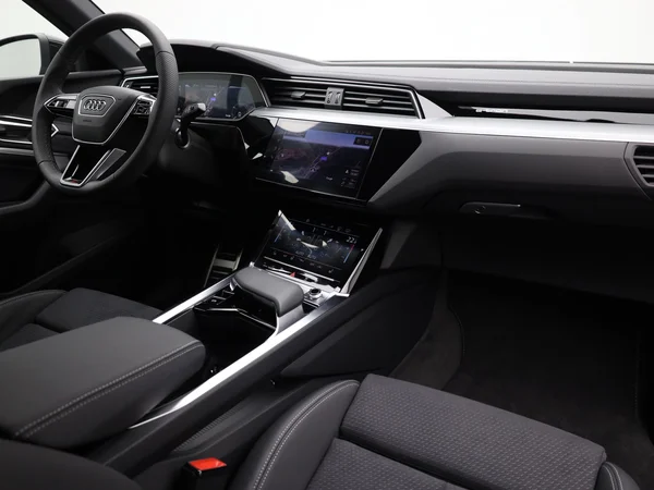 AUDI Q8 e-tron Sportback (2025) — foto 18 van 24