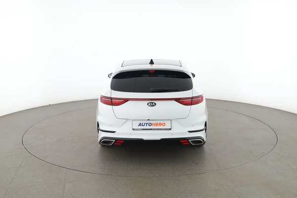 Kia pro_cee'd (2019) — foto 11 van 16