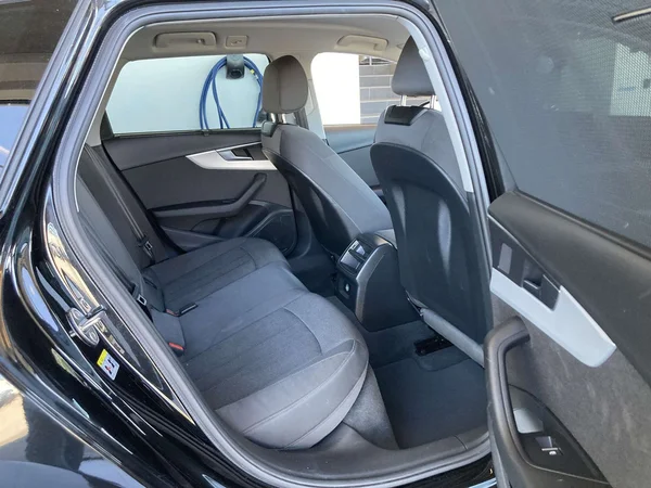 Audi A4 (2023) — foto 18 van 21