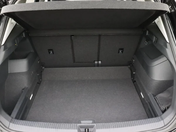 VOLKSWAGEN Tiguan (2025) — foto 6 van 18