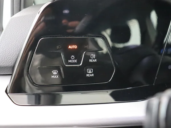 VOLKSWAGEN Golf (2020) — foto 19 van 28