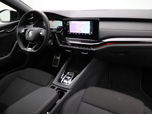 SKODA Octavia Combi PHEV (2024) — foto 16 van 22