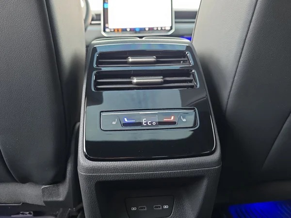 VOLKSWAGEN ID.7 (2024) — foto 22 van 37