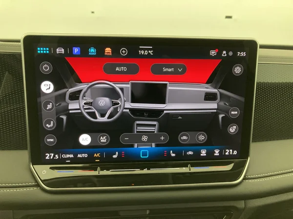 VOLKSWAGEN Tiguan (2025) — foto 16 van 36