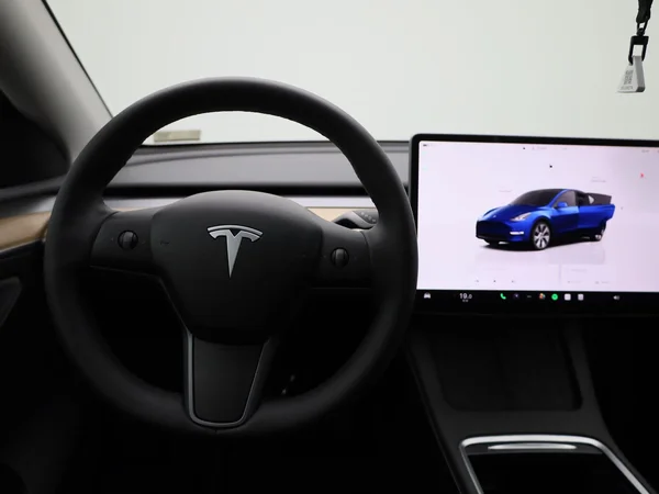 Tesla Model Y (2023) — foto 51 van 52