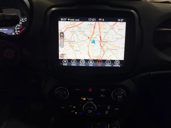 Jeep Renegade (2022) — foto 14 van 29