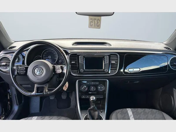 Volkswagen Beetle Cabriolet (2017) — foto 4 van 29