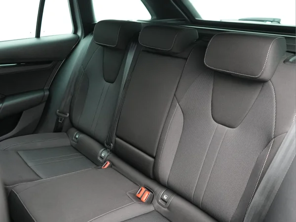 SKODA Octavia SW PHEV (2021) — foto 4 van 30